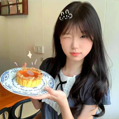 泳池里的男孩